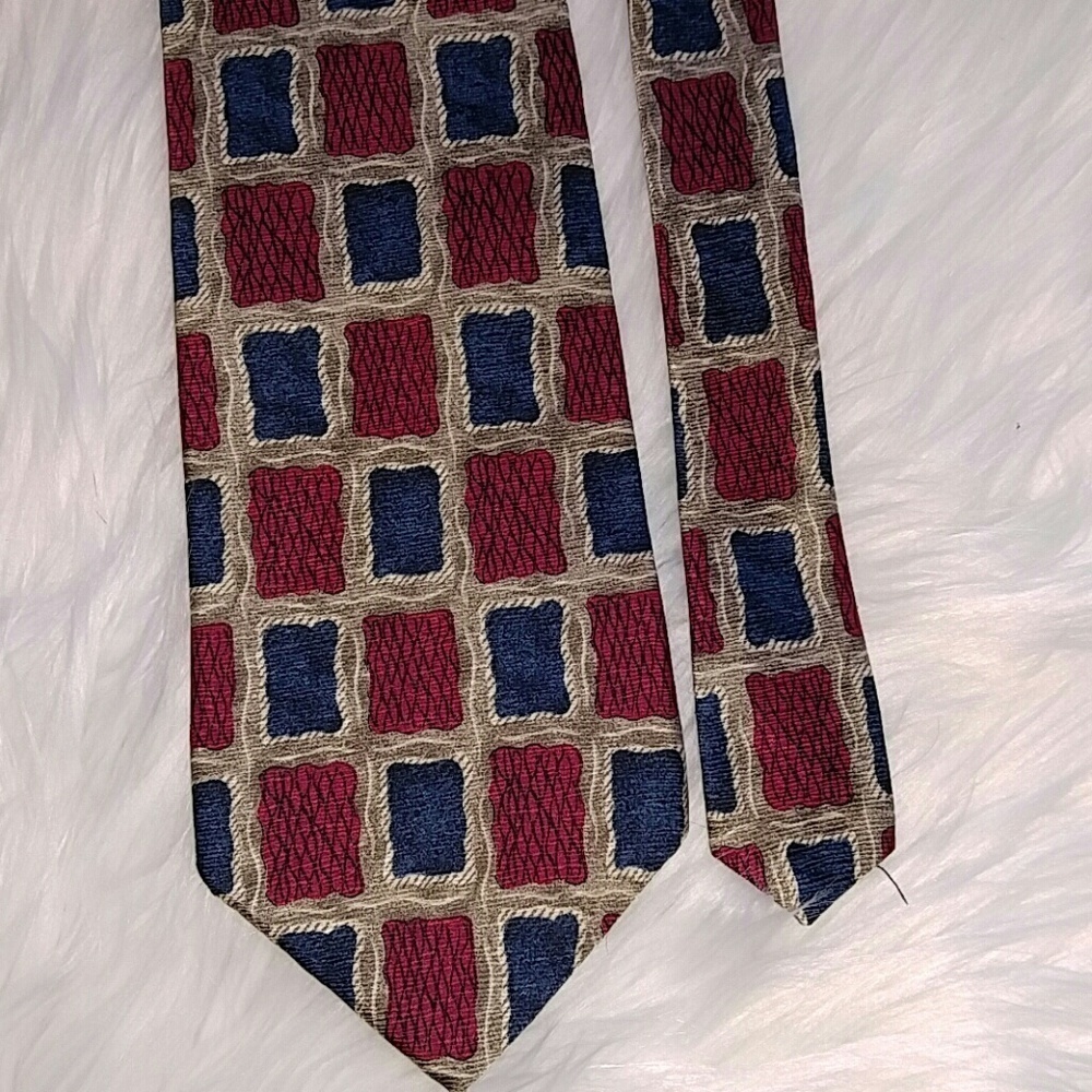 Kenneth Cole Red Blue Silk Tie 58"